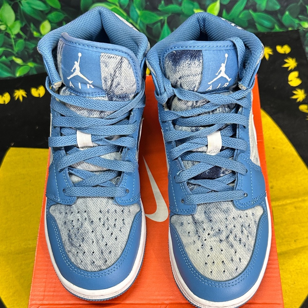 Jordan 1 Mid Washed Denim Size 4.5Y/6W - Picture 3 of 6